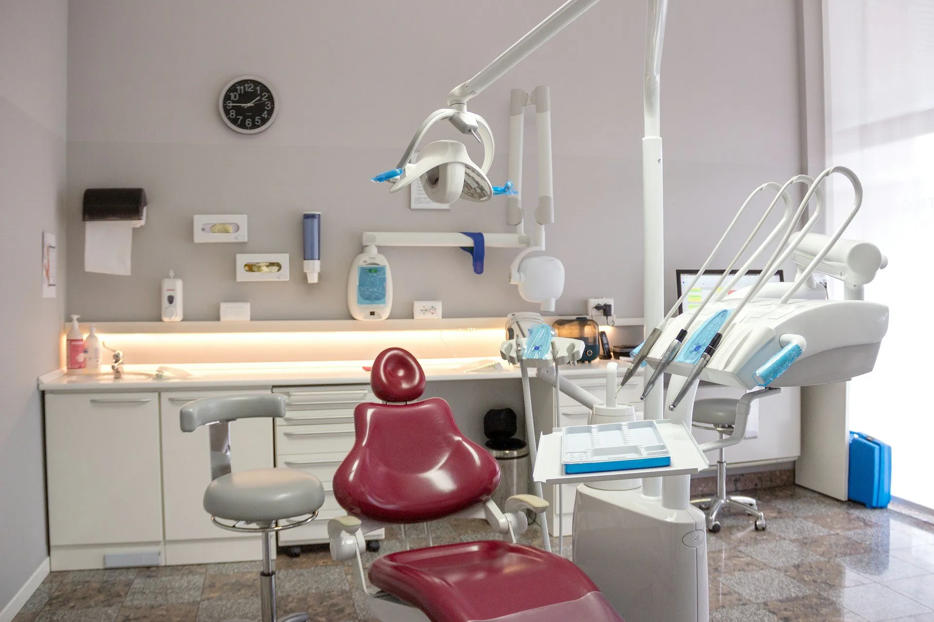 Unituri dentare pentru cabinete la început de drum – cum alegi?