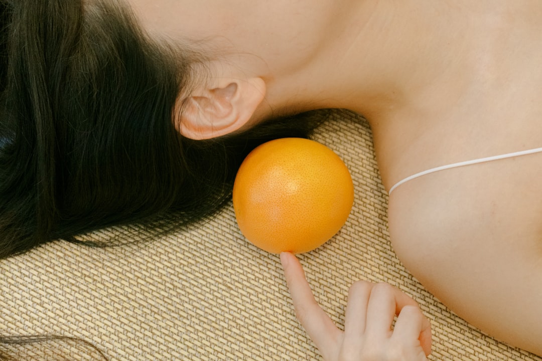 Photo naturist treatment for inflamed throat