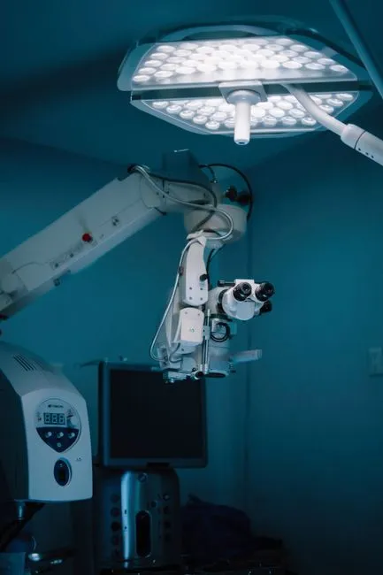 Robotii chirurgicali: cum schimba tehnologia sala de operatie — Clinica Online