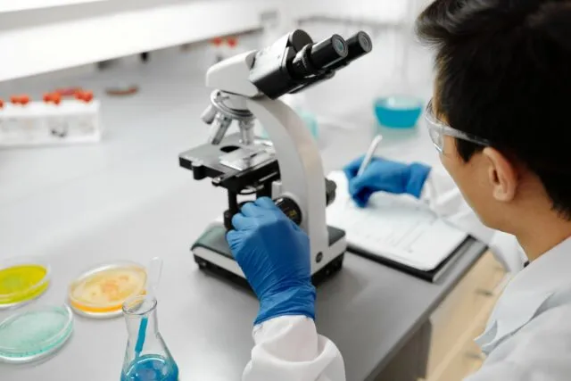 Vaccinurile ARN mesager, dincolo de pandemie: ce alte boli vizează cercetătorii acum