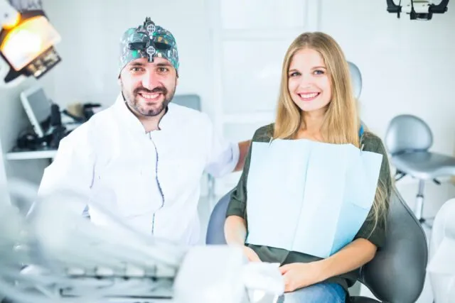 Care e diferența dintre dinți ficși și dinți micști pe implanturi?