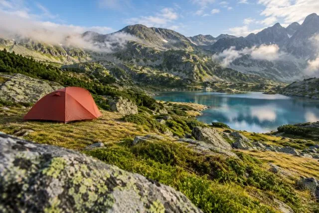 Care sunt cele mai frumoase locuri de camping sălbatic din România?